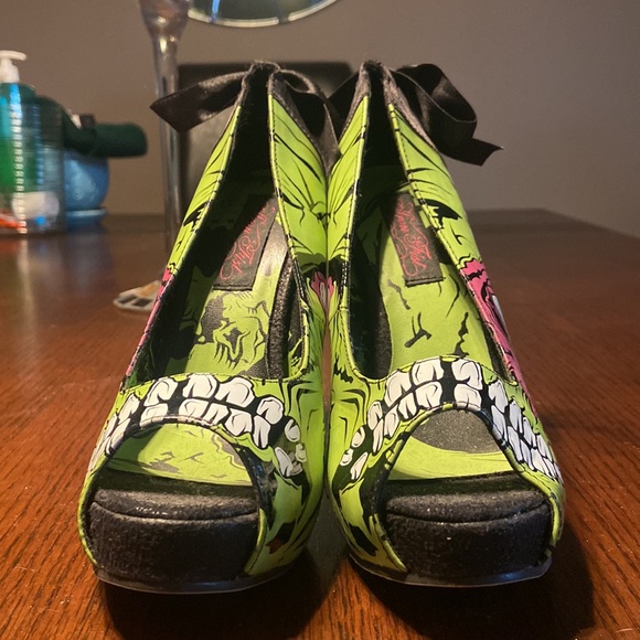 Iron fist heels - Picture 3 of 3